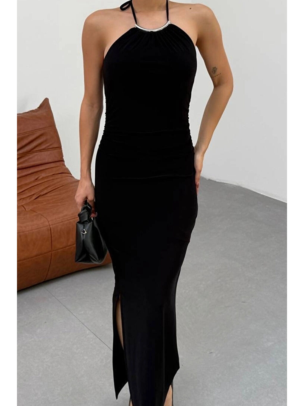 Kadın Siyah Aksesuarlı Lastikli Uzun Elbise 13956-2