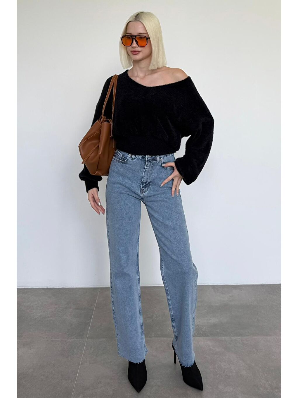 Siyah V Yaka Yumuşak Dokulu Kadın Kazak Mg2499-1