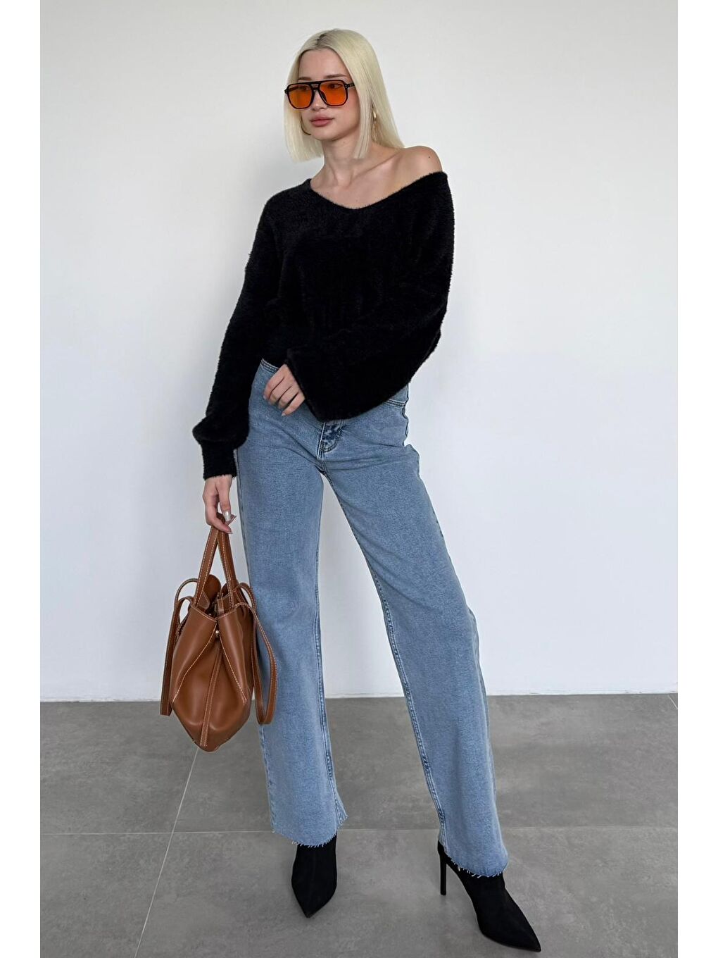 Siyah V Yaka Yumuşak Dokulu Kadın Kazak Mg2499-2