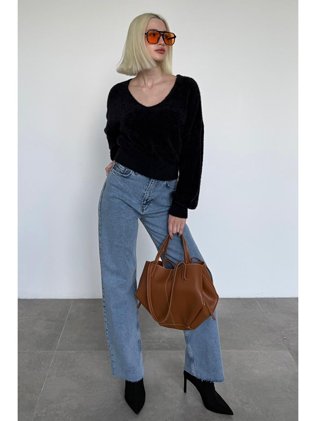 Siyah V Yaka Yumuşak Dokulu Kadın Kazak Mg2499-3