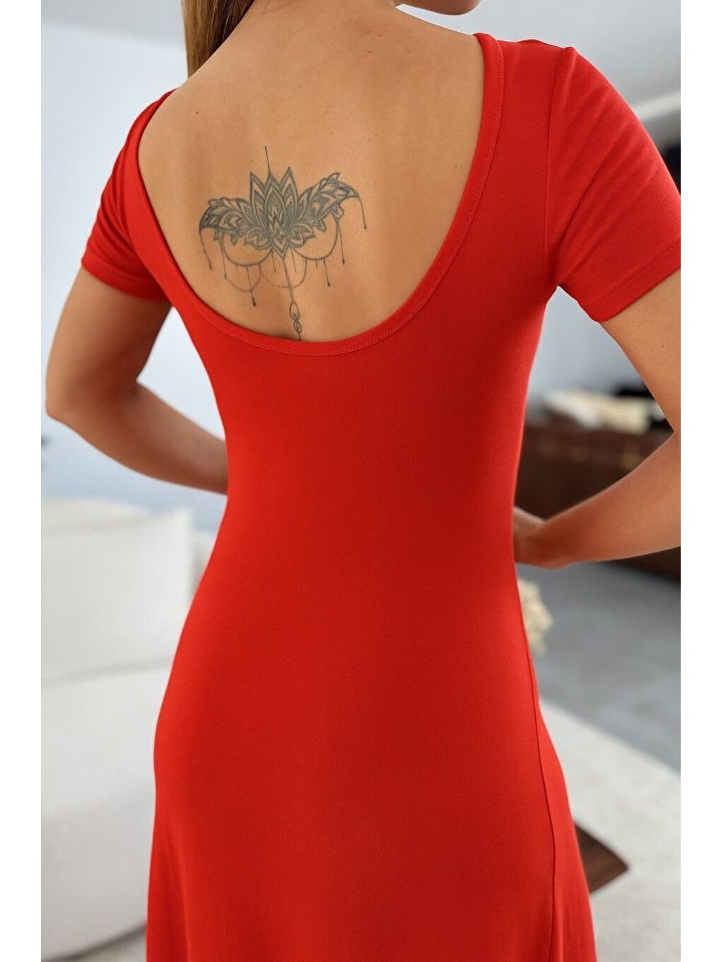 Kırmızı Kadın Kısa Kollu Sırt Dekolteli Yırtmaç Detaylı Viskon Elbise-2