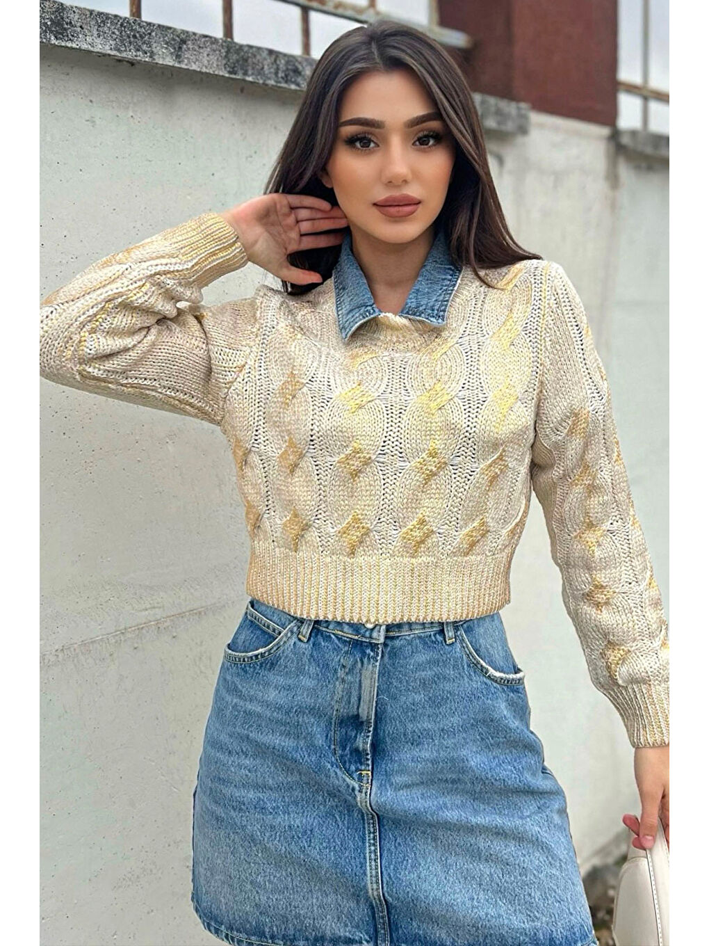 GÜLSELİ Bej Kadın Bisiklet Yaka Simli Crop Top Triko Kazak