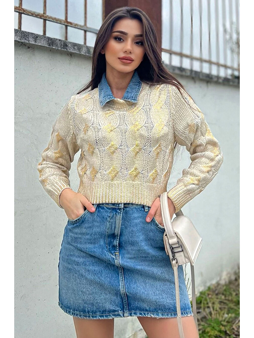 GÜLSELİ Bej Kadın Bisiklet Yaka Simli Crop Top Triko Kazak - 1