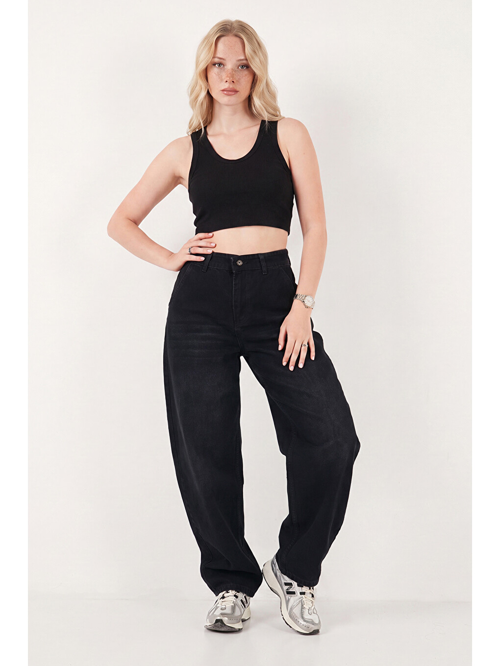 Siyah Pamuklu Yüksek Bel Daralan Paça Baggy Jean Pantolon 66930083-1