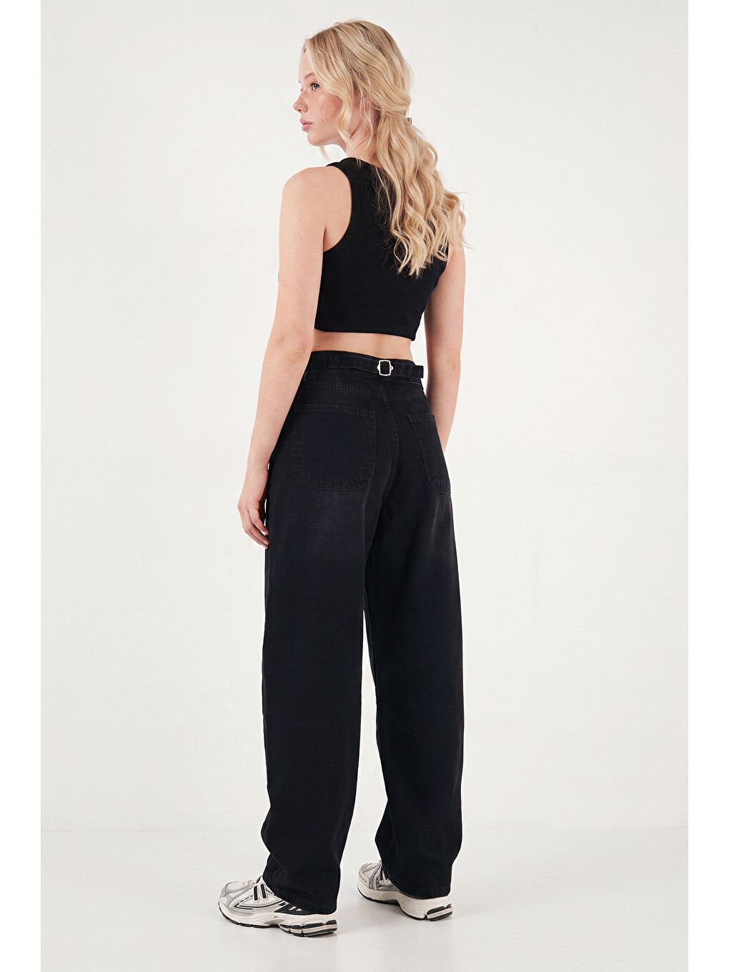 Siyah Pamuklu Yüksek Bel Daralan Paça Baggy Jean Pantolon 66930083-6