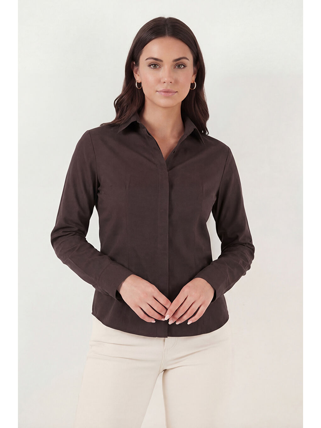 Kahverengi Pamuklu Slim Fit Klasik Yaka Çizgili Kadın Gömlek 6777423-3