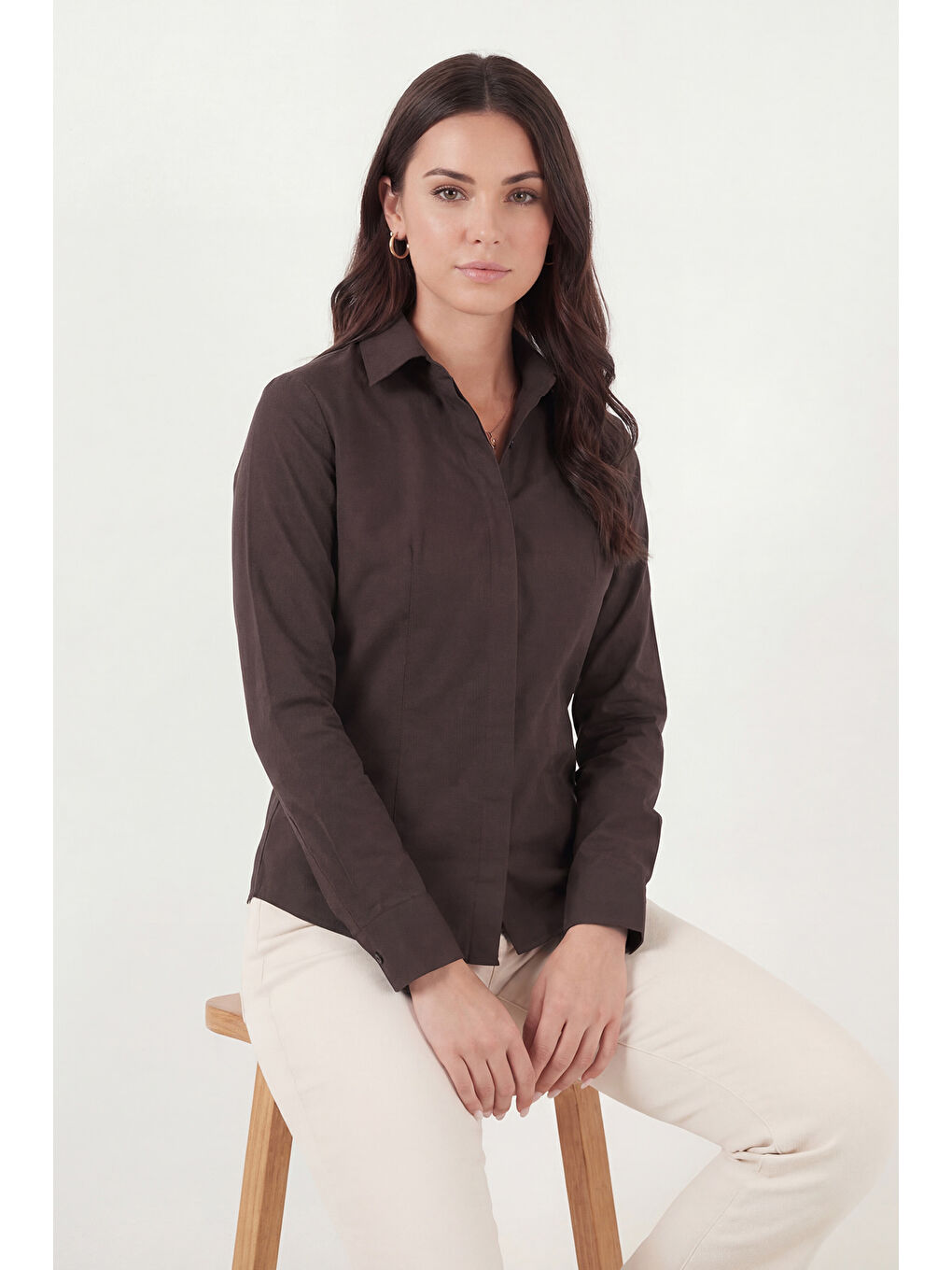 Kahverengi Pamuklu Slim Fit Klasik Yaka Çizgili Kadın Gömlek 6777423-4