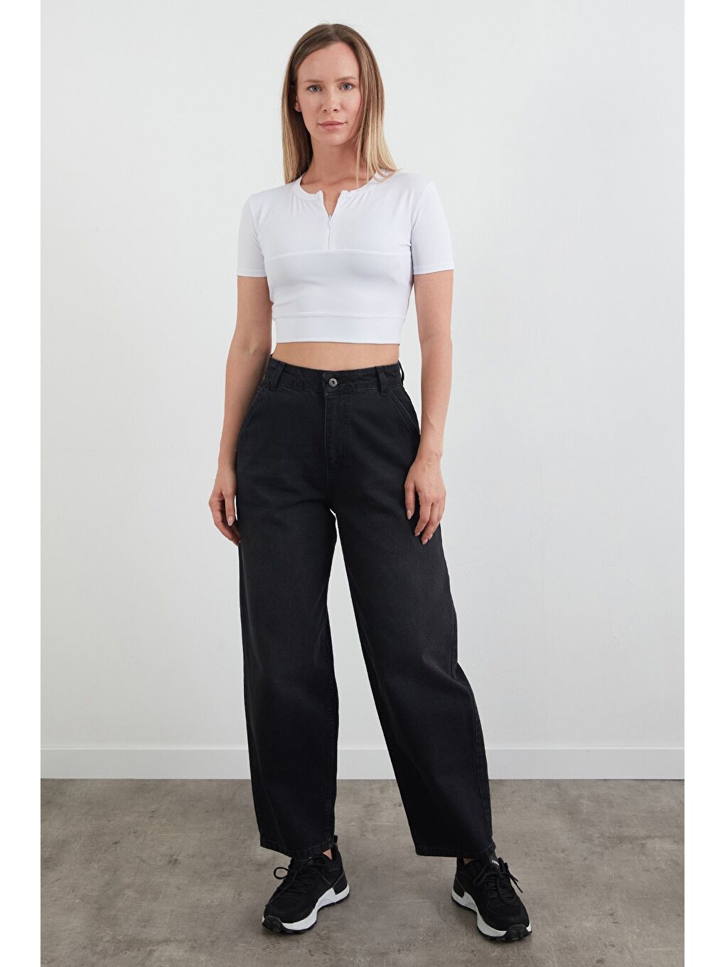 Beyaz Basic Yarım Fermuarlı Dalgıç Kumaş Crop Tişört-2