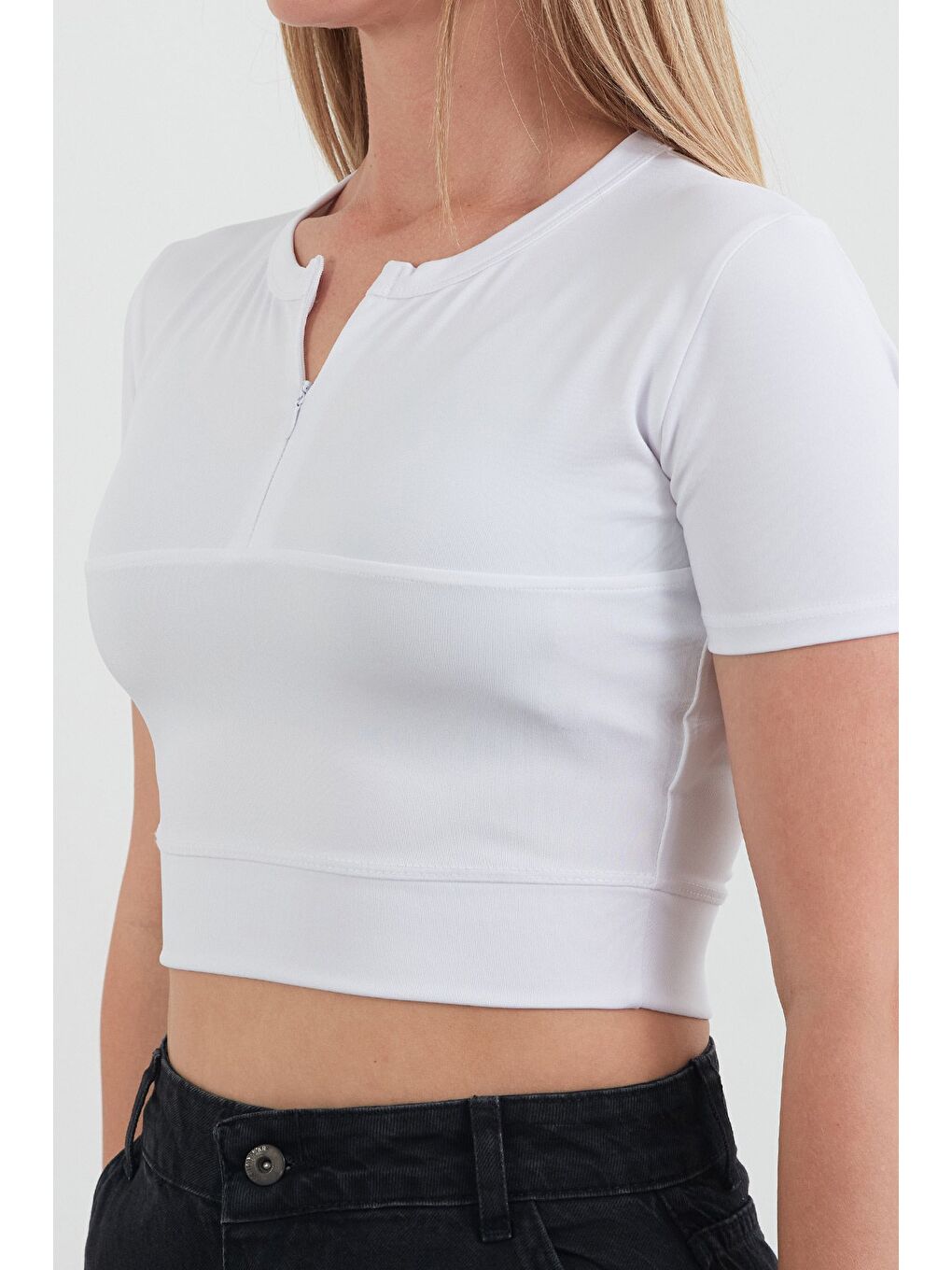 Beyaz Basic Yarım Fermuarlı Dalgıç Kumaş Crop Tişört-4