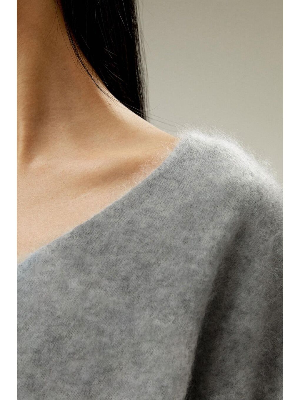 Gri V Yaka Yumuşak Dokulu Kadın Kazak Mg2499-1