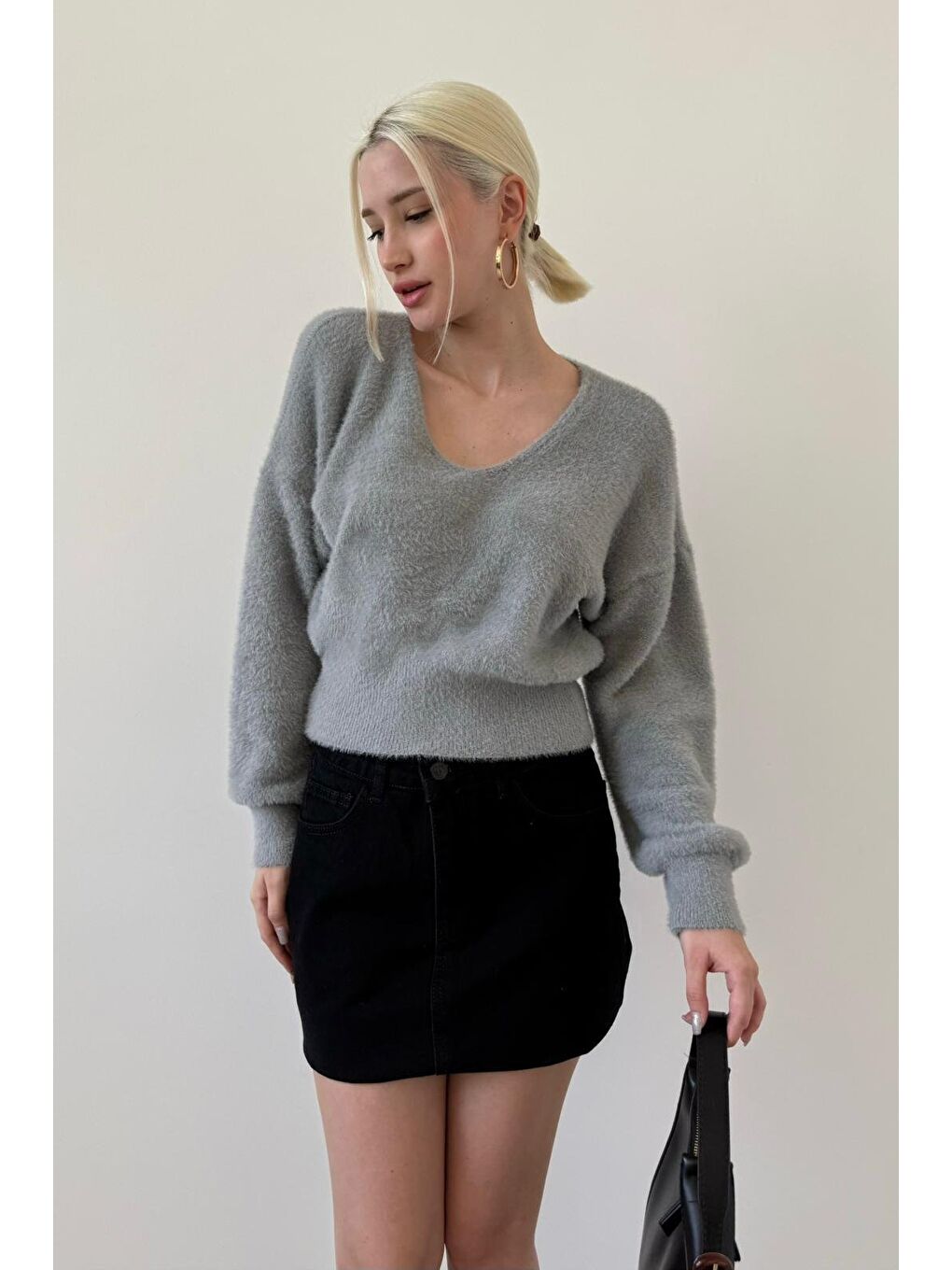 Gri V Yaka Yumuşak Dokulu Kadın Kazak Mg2499-4