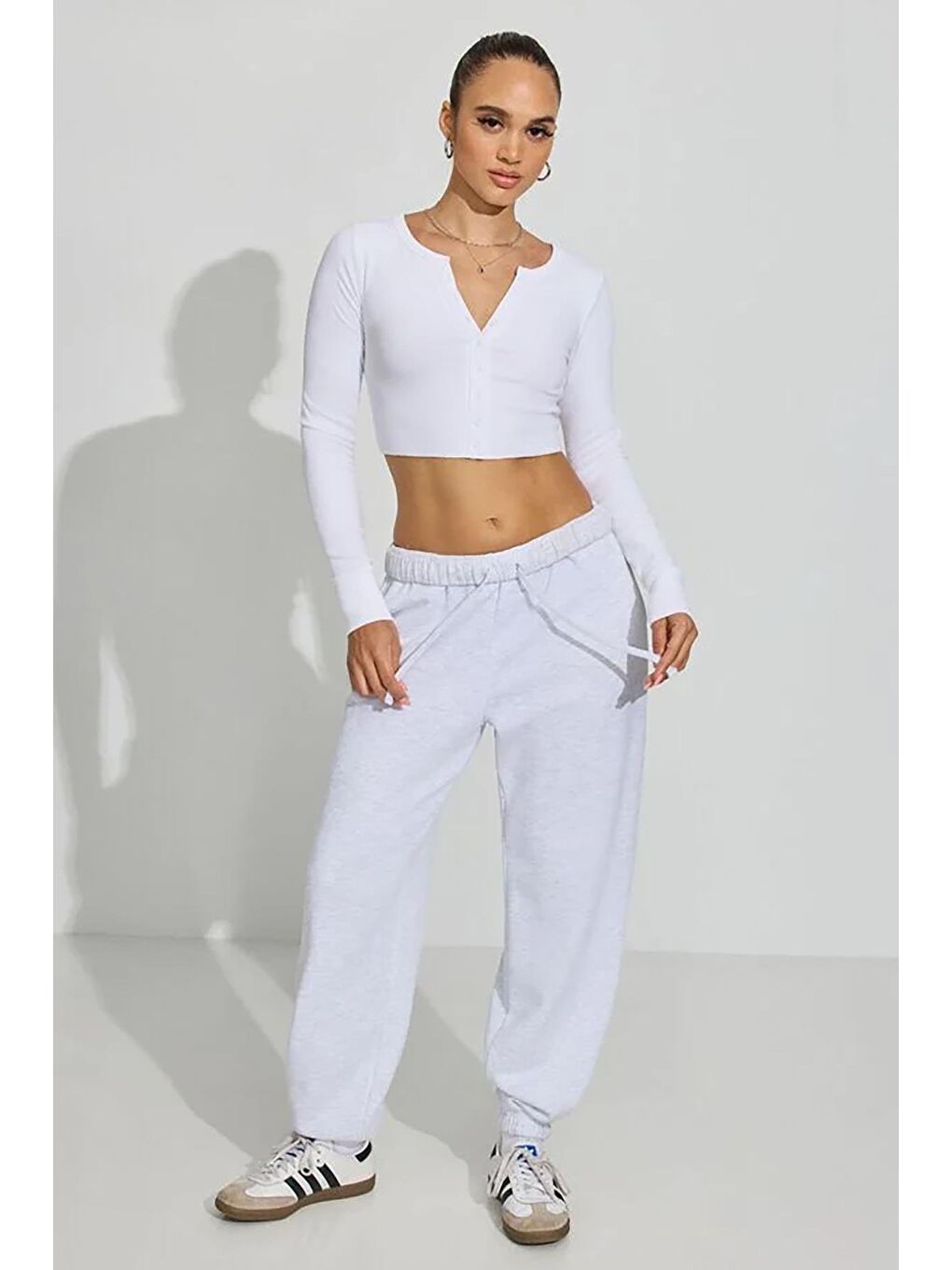 Beyaz Uzun Kollu Düğmeli Kaşkorse Crop Hırka Mg2193