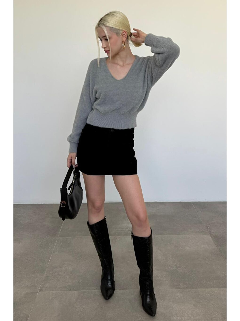 Gri V Yaka Yumuşak Dokulu Kadın Kazak Mg2499-6