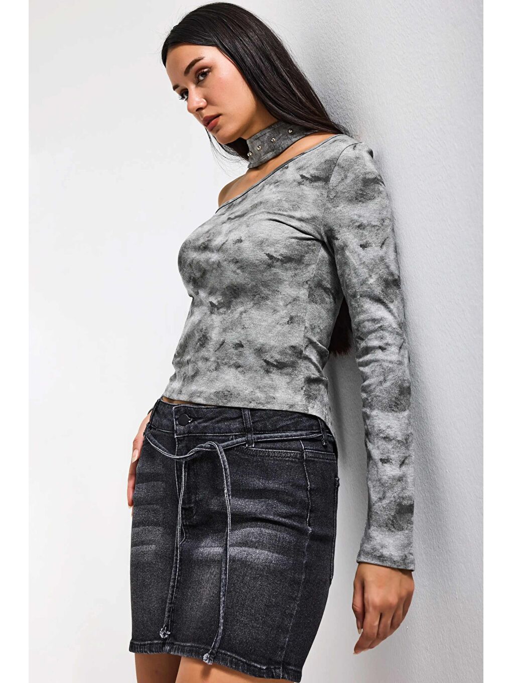 Kadın Gri w5 Asimetrik Kesim Özel Kumaş Tasarım Crop Top-4