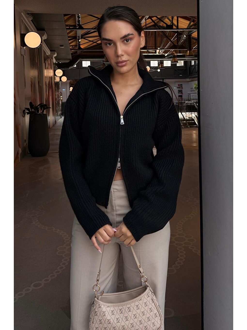 Siyah Fermuarlı Kadın Triko Hırka Mg2532-4