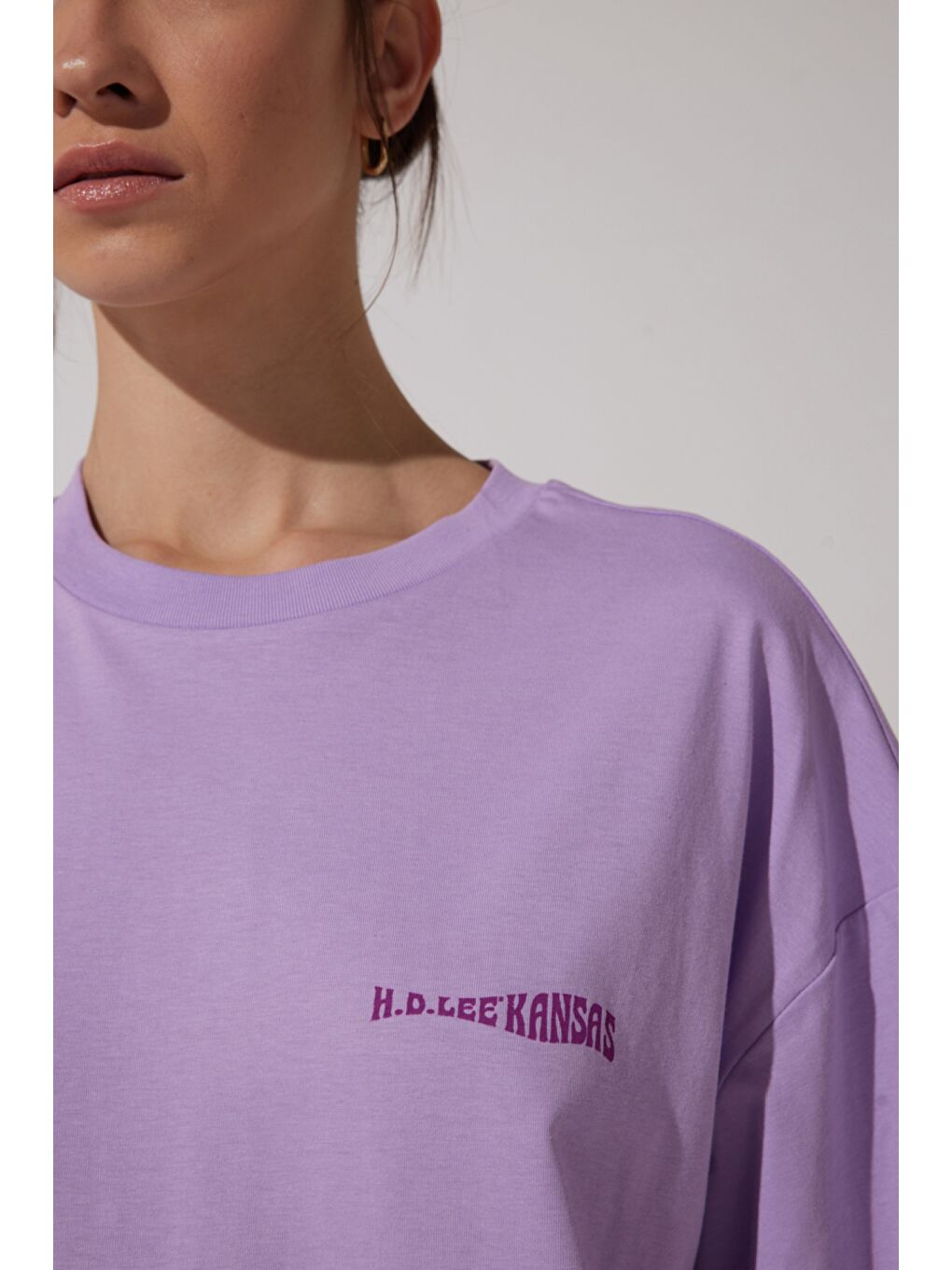 Gri Loose Fit Rahat Kesim %100 Pamuk Bisiklet Yaka Lila Tişört-1