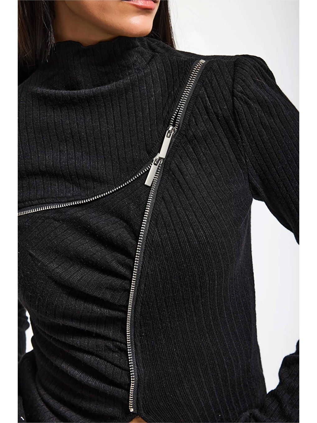 Kadın Siyah w5 Asimetrik Kesim Fermuar Detaylı Özel Tasarım Crop Top-1