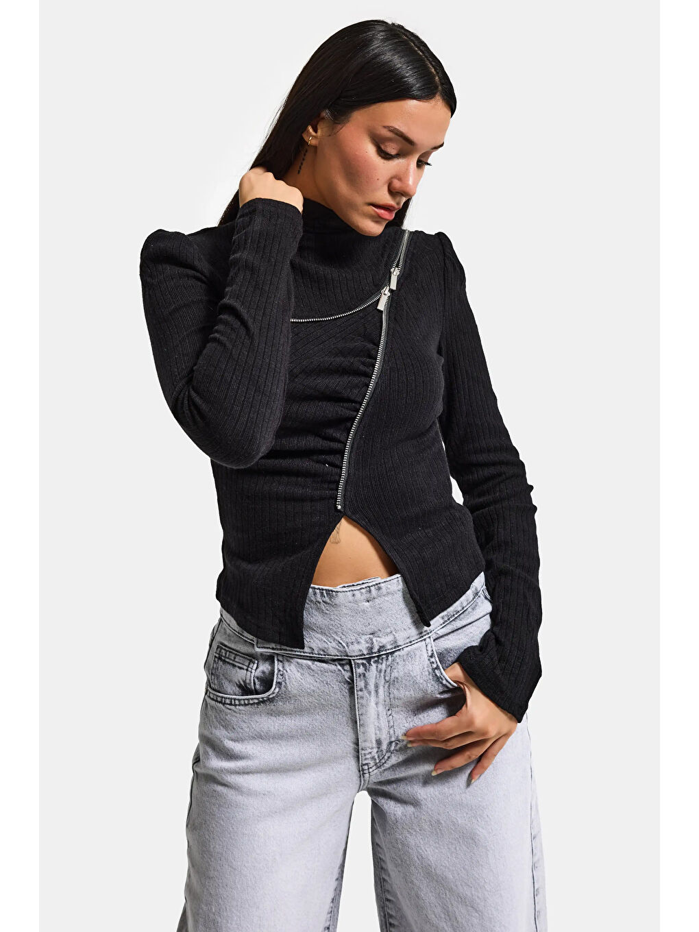 Kadın Siyah w5 Asimetrik Kesim Fermuar Detaylı Özel Tasarım Crop Top-4