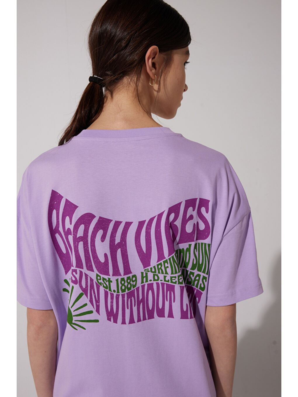 Gri Loose Fit Rahat Kesim %100 Pamuk Bisiklet Yaka Lila Tişört-5