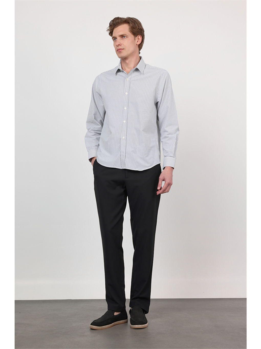 Beyaz Sert Yaka Uzun Kol Cepsiz Slim Fit Pamuklu Gömlek 1004260214-1