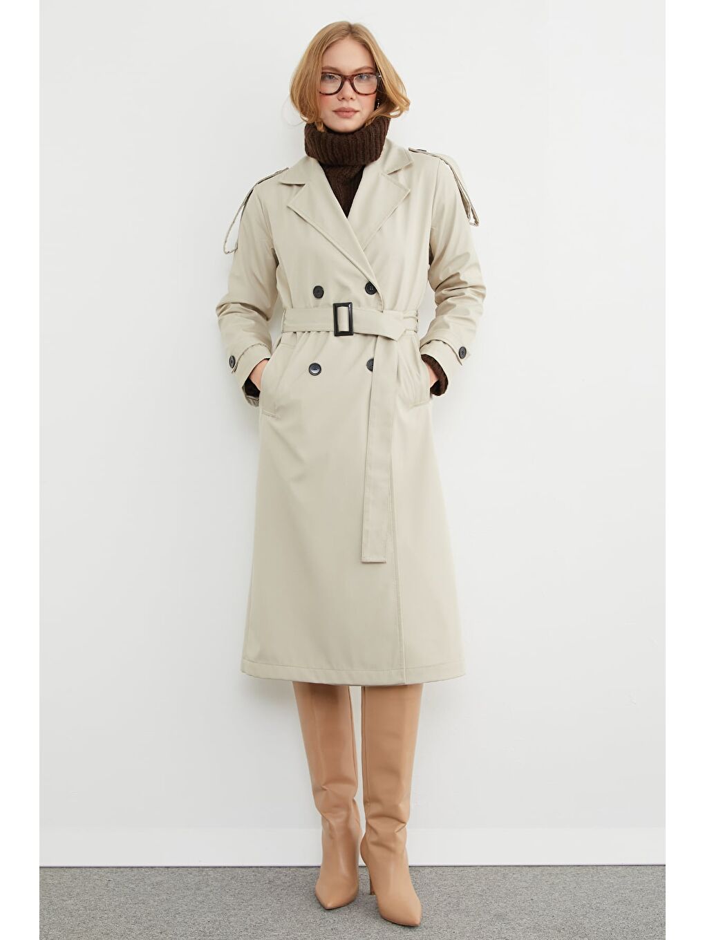 Bej Kuşaklı Kol Ve Omuz Detaylı Uzun Trençkot-1