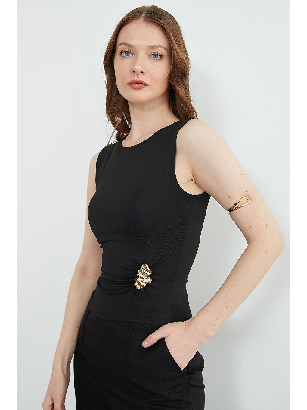 Siyah Toka Detaylı Bisiklet Yaka Bluz-1