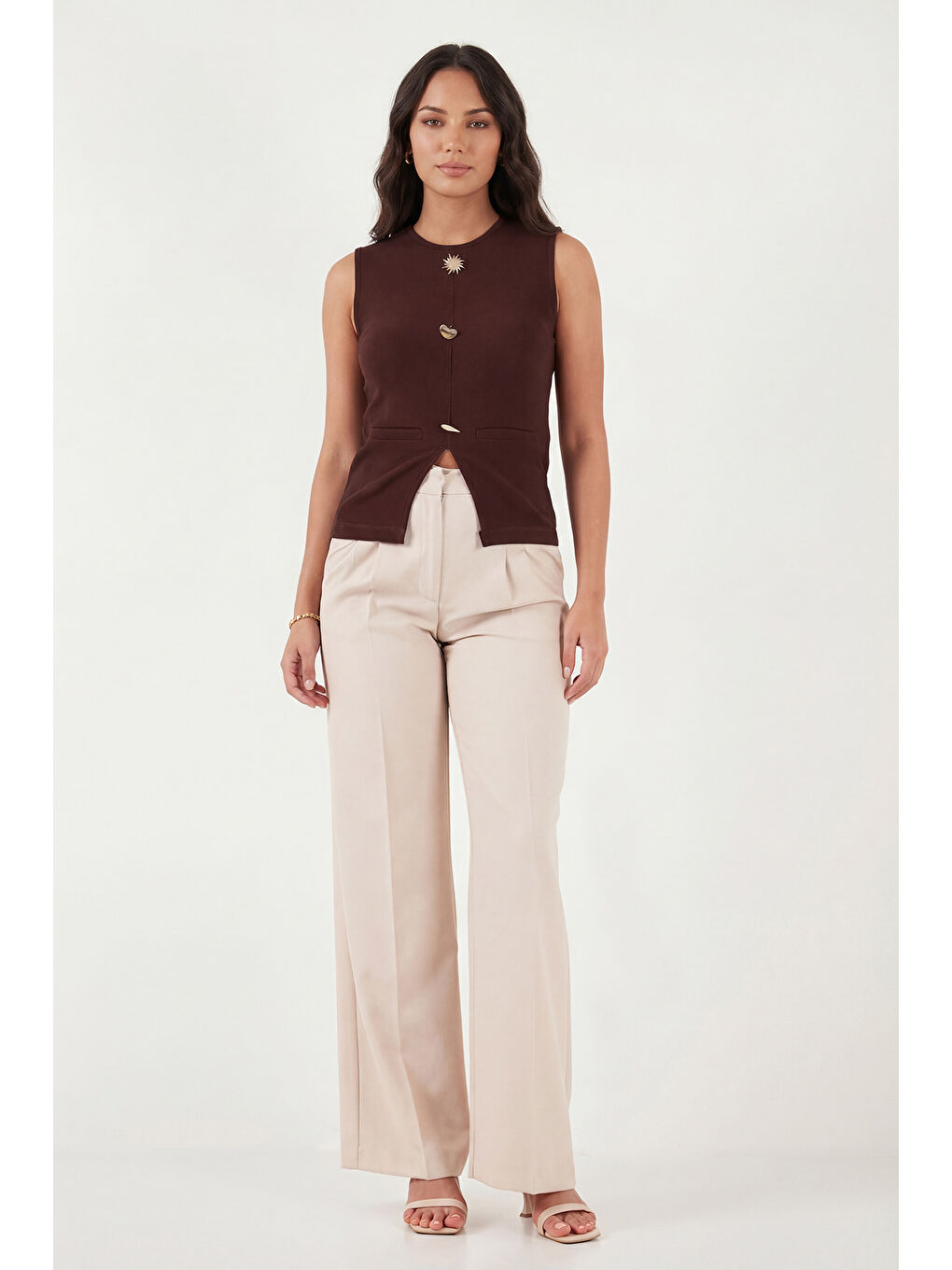 Kahverengi Fittted Fit Bisiklet Yaka Aksesuar Detaylı Kadın Bluz 5866475-1