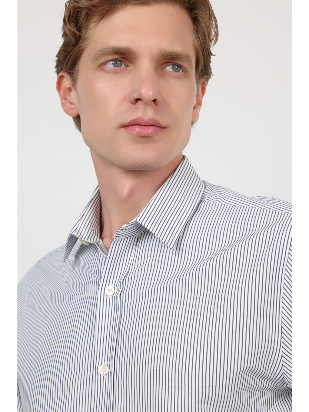 Beyaz Sert Yaka Uzun Kol Cepsiz Slim Fit Pamuklu Gömlek 1004260214-3