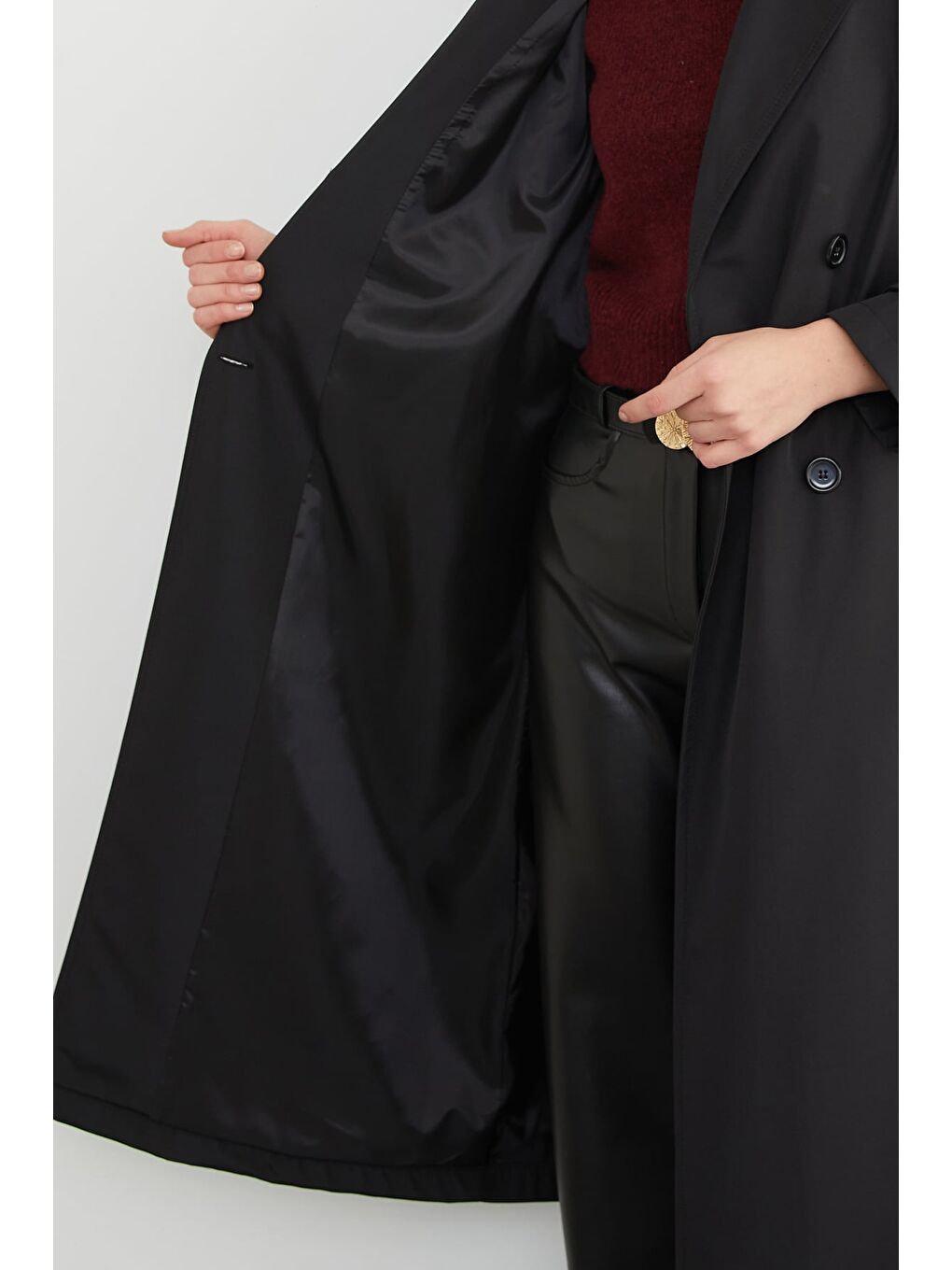 Siyah Kuşaklı Kol Ve Omuz Detaylı Uzun Trençkot-4