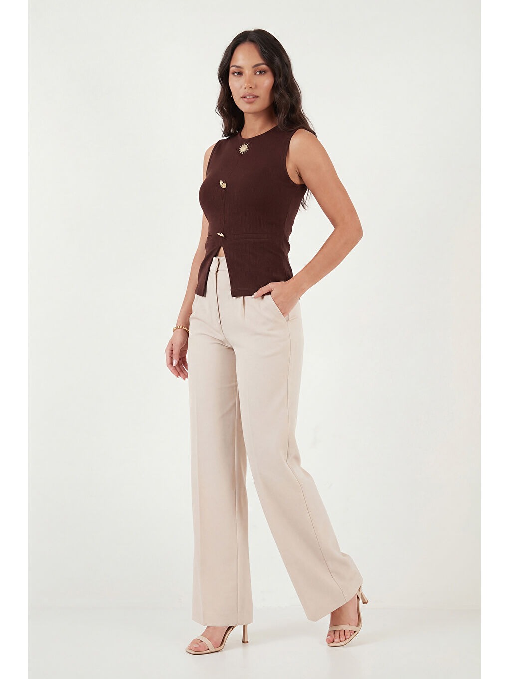 Kahverengi Fittted Fit Bisiklet Yaka Aksesuar Detaylı Kadın Bluz 5866475-2