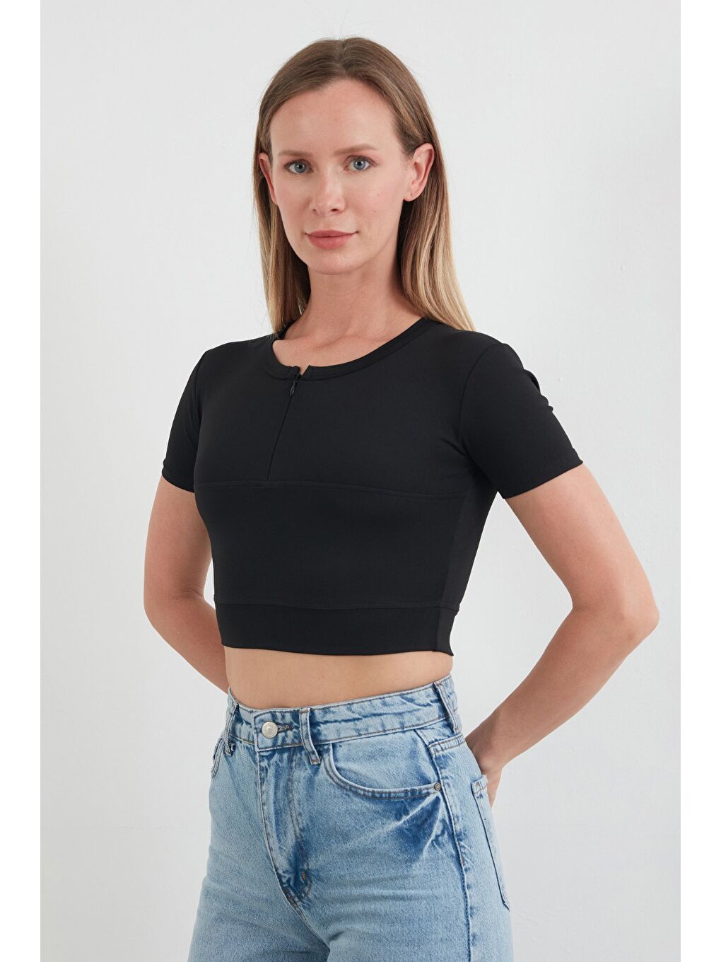 Siyah Basic Yarım Fermuarlı Dalgıç Kumaş Crop Tişört-2