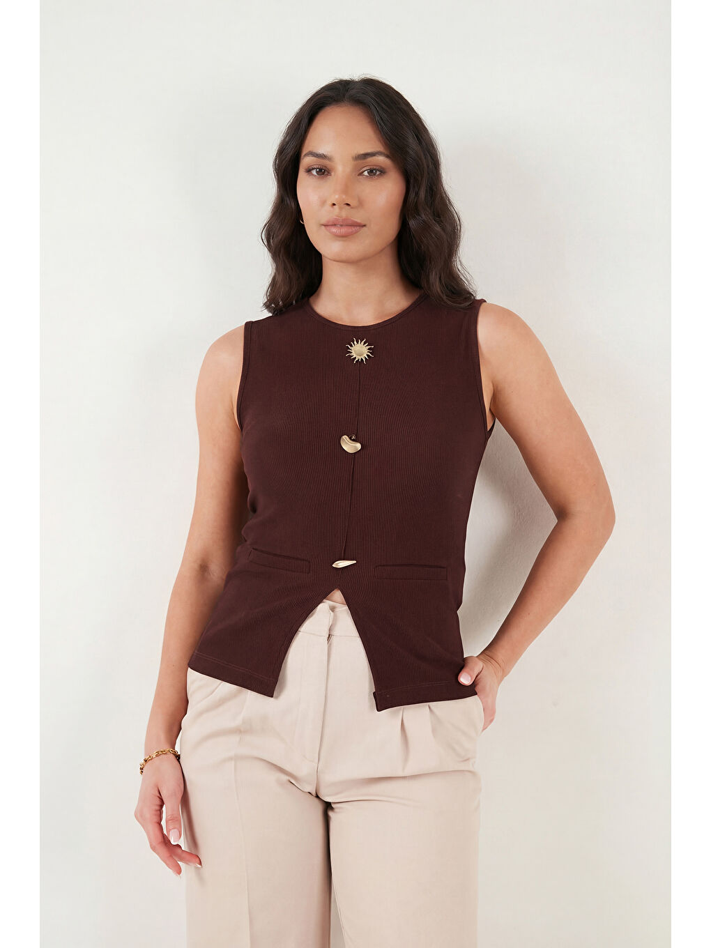 Kahverengi Fittted Fit Bisiklet Yaka Aksesuar Detaylı Kadın Bluz 5866475-4