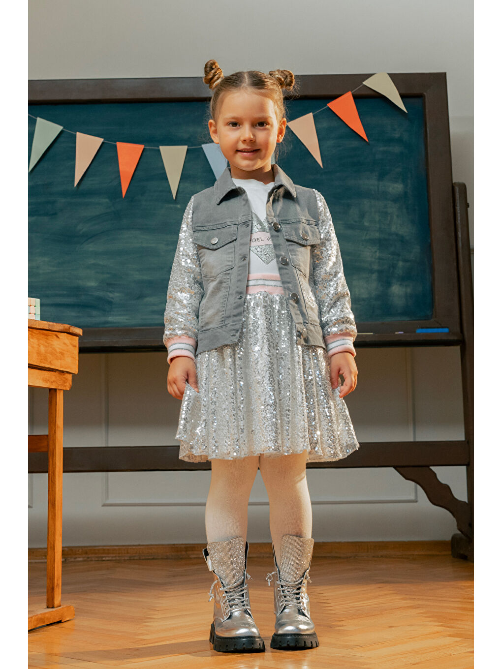 Gri Kolları Pul Payetli Nakışlı Denim Ceket