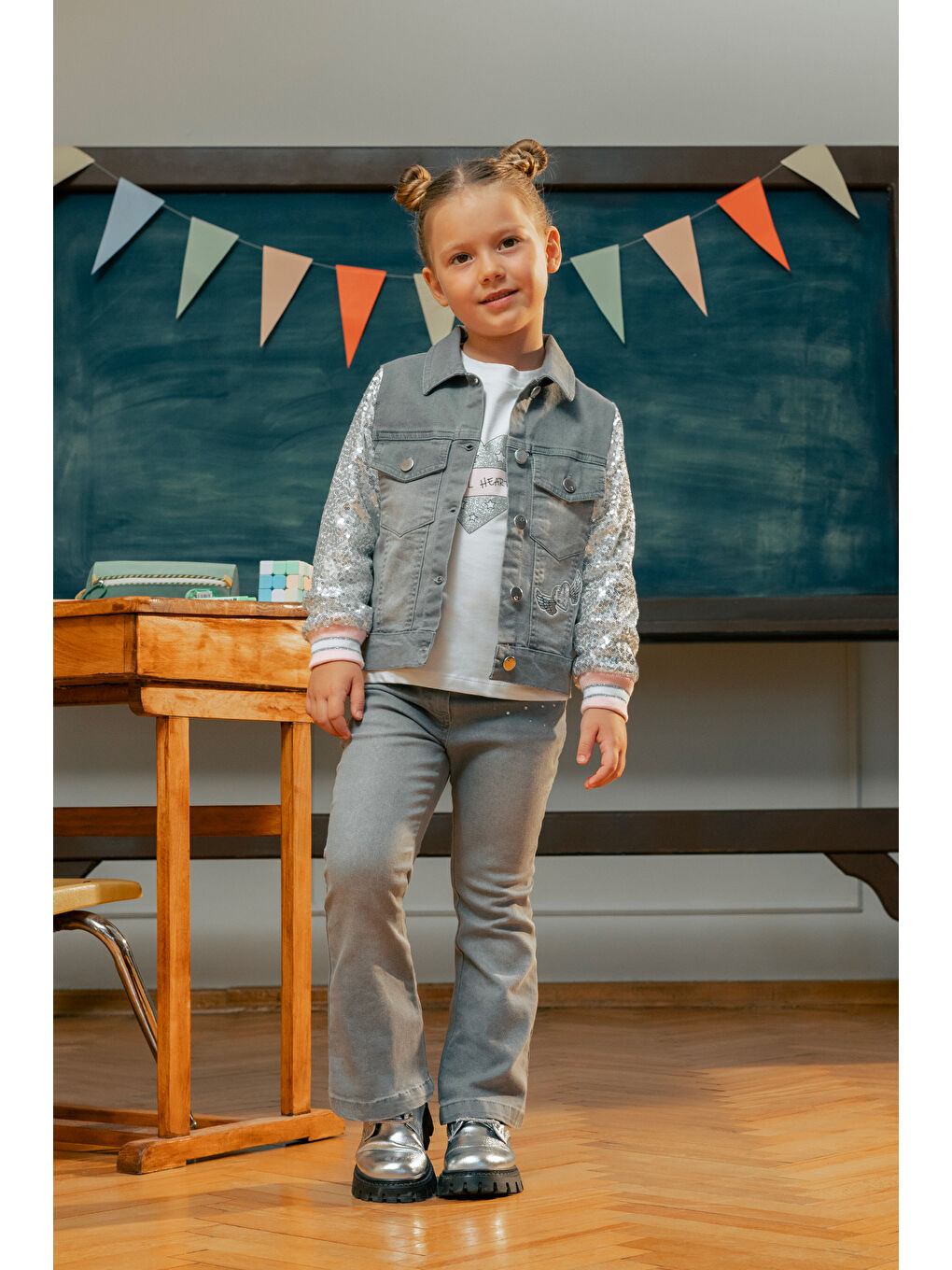 Gri Kolları Pul Payetli Nakışlı Denim Ceket-1