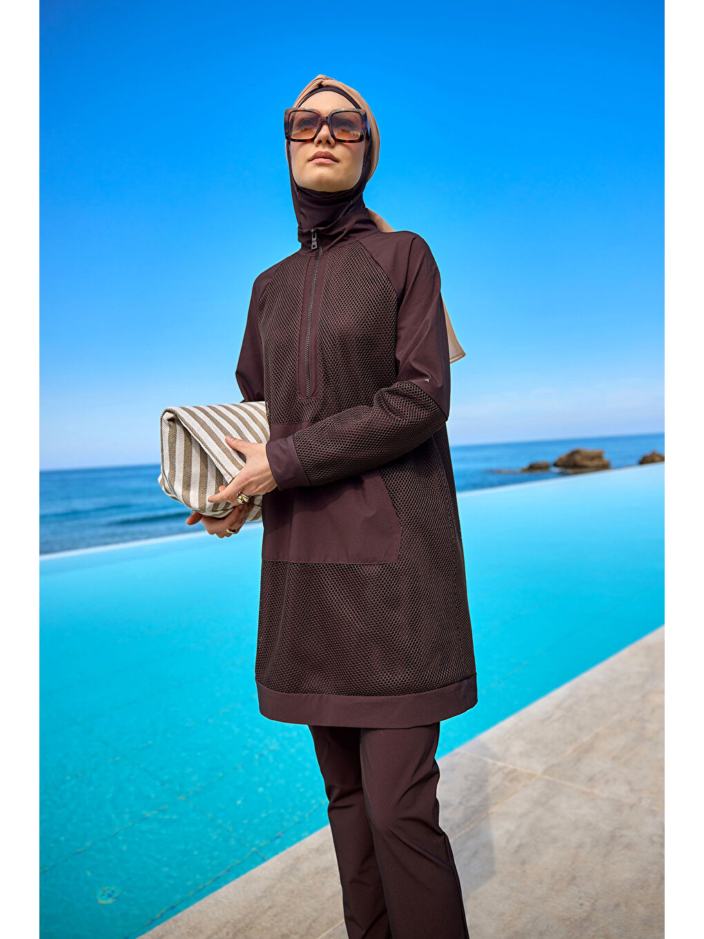 Kahverengi Tam Kapalı Tesettür Mayo Tül Detaylı M2534-4-1