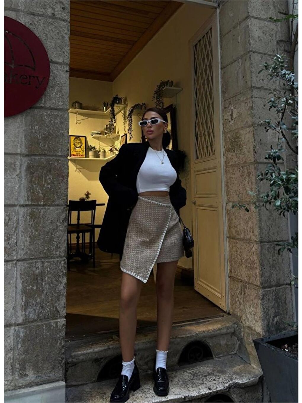 ŞANELKAPAKLI ÇOBAN DİKİŞ DETAYLI KISA ETEK - Bej-1