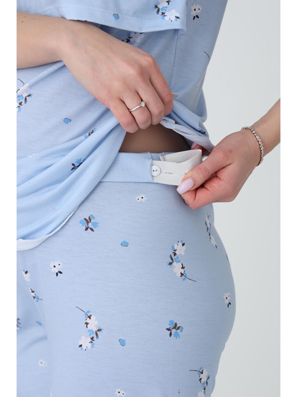 Bebe Mavi Emzirmeye Uygun Kısa Kol Ayarlanabilir Bel Lastikli Baskılı Hamile ve Lohusa Pijama Takımı-5