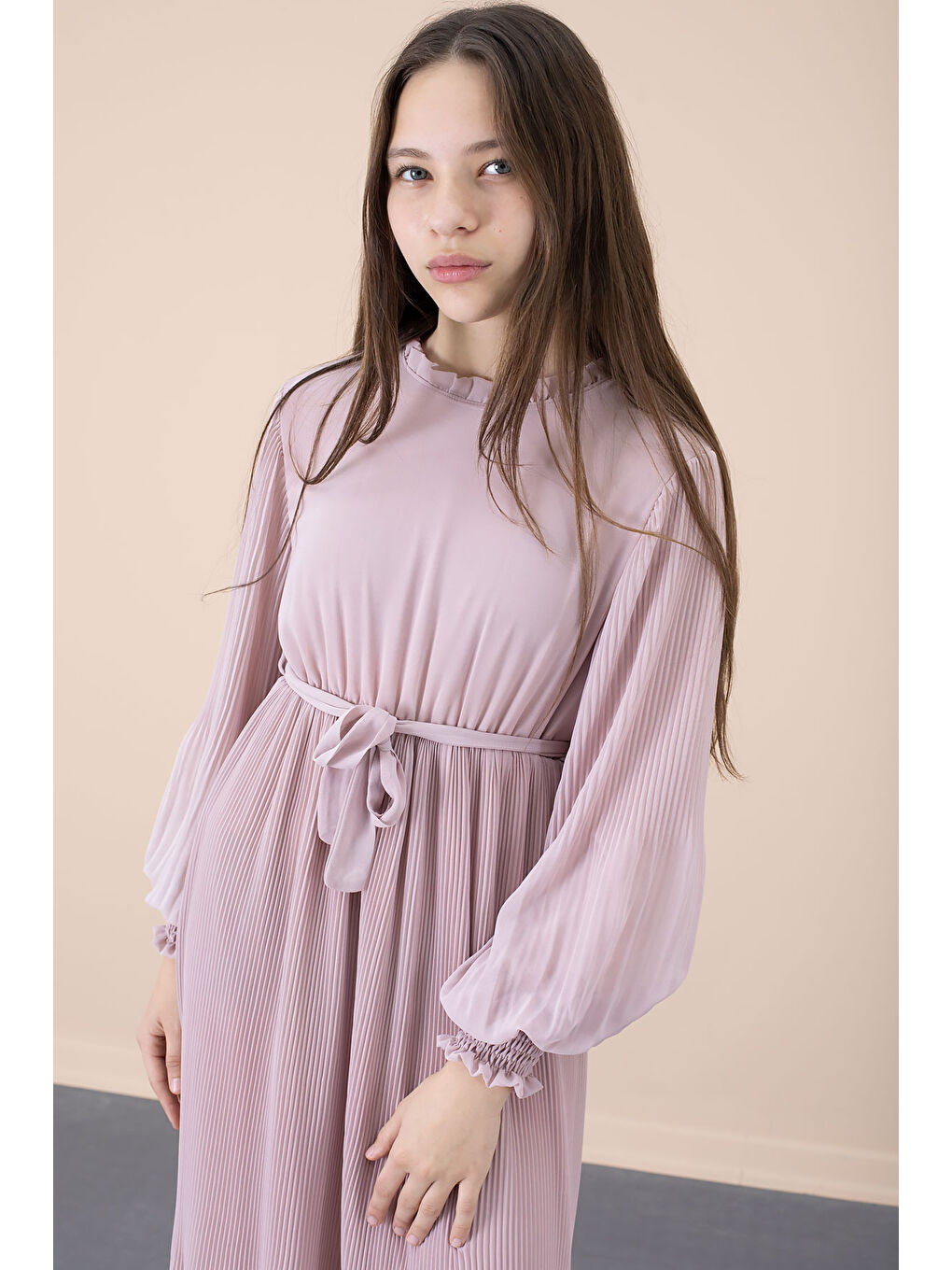 Pembe Pudra Yakası Fırfırlı Kuşaklı Kız Çocuk Piliseli Şifon Elbise 20561-1