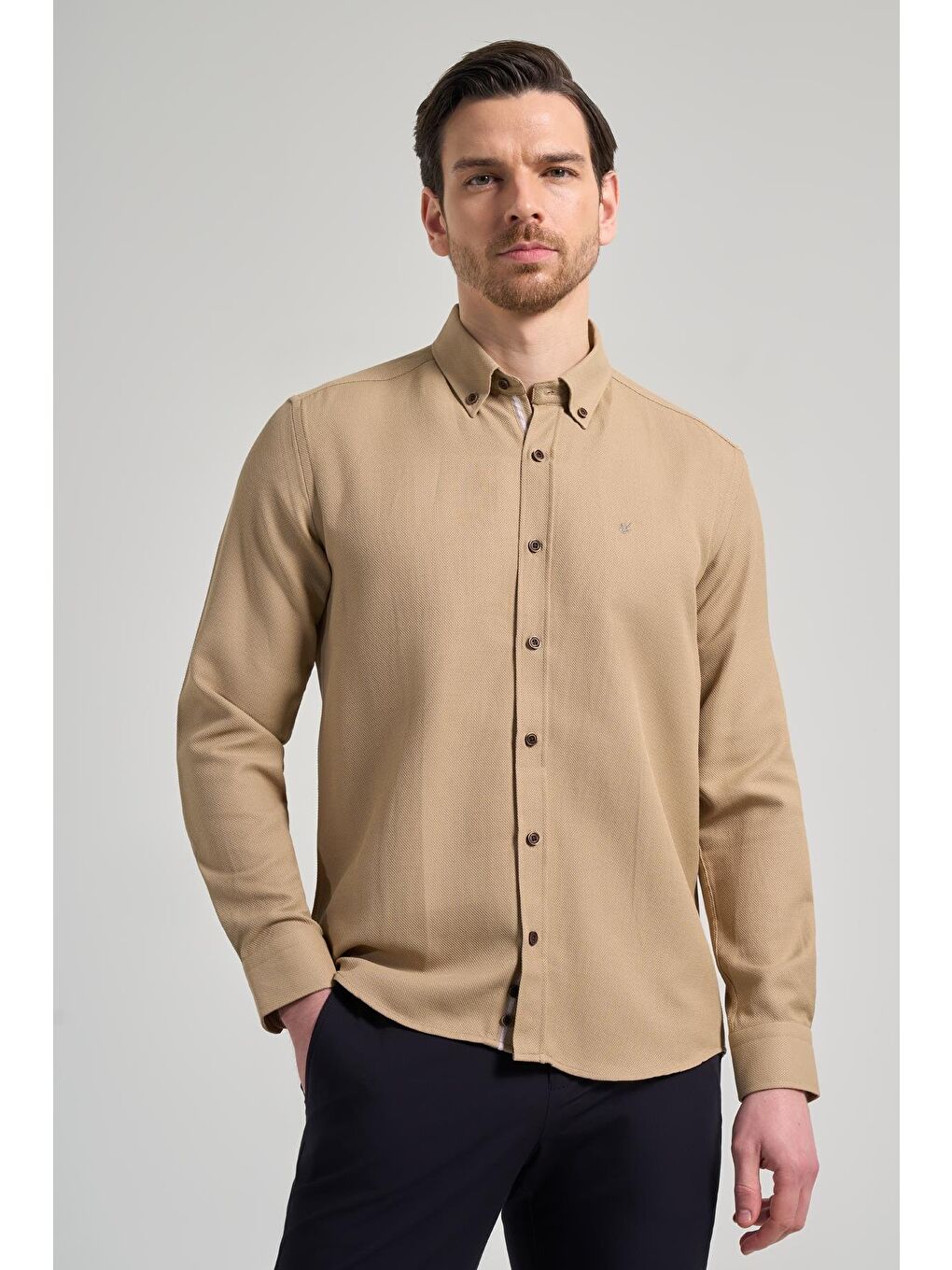 Bej Uzun Kol Desenli Armürlü Düğmeli Yaka Cepsiz Pamuklu Casual Slim Fit Gömlek 1004250206