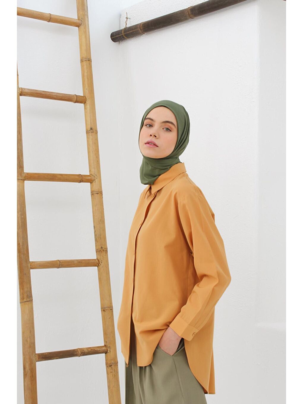 Sarı Safran Kumaş Kaplamalı Düğmeli Oversize Gömlek-1