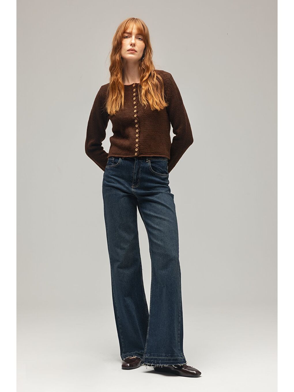 Kahverengi Kadın Ahşap Düğmeli Uzun Kollu Bisiklet Yaka Triko Hırka-2