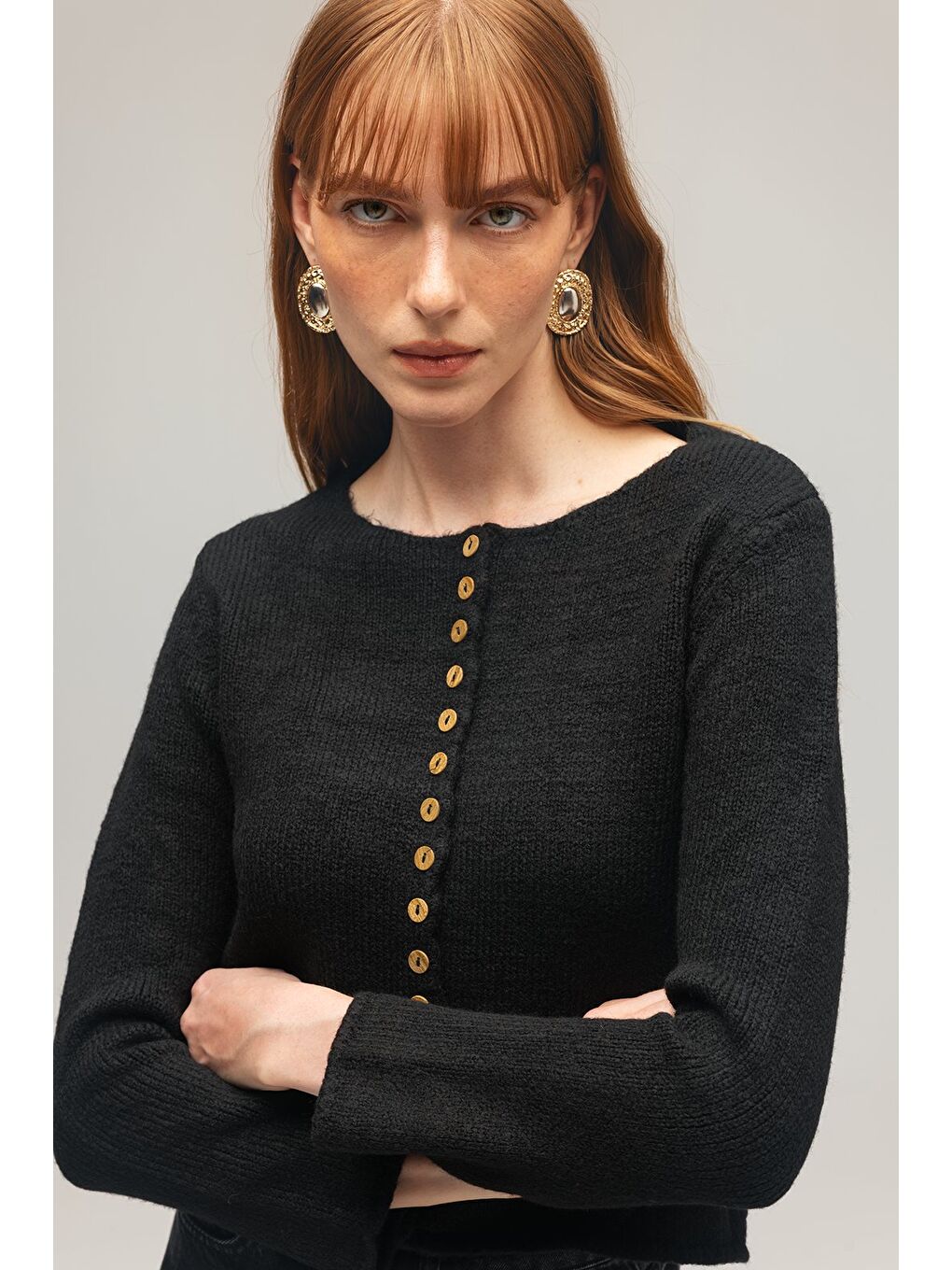 Siyah Kadın Ahşap Düğmeli Uzun Kollu Bisiklet Yaka Triko Hırka-1