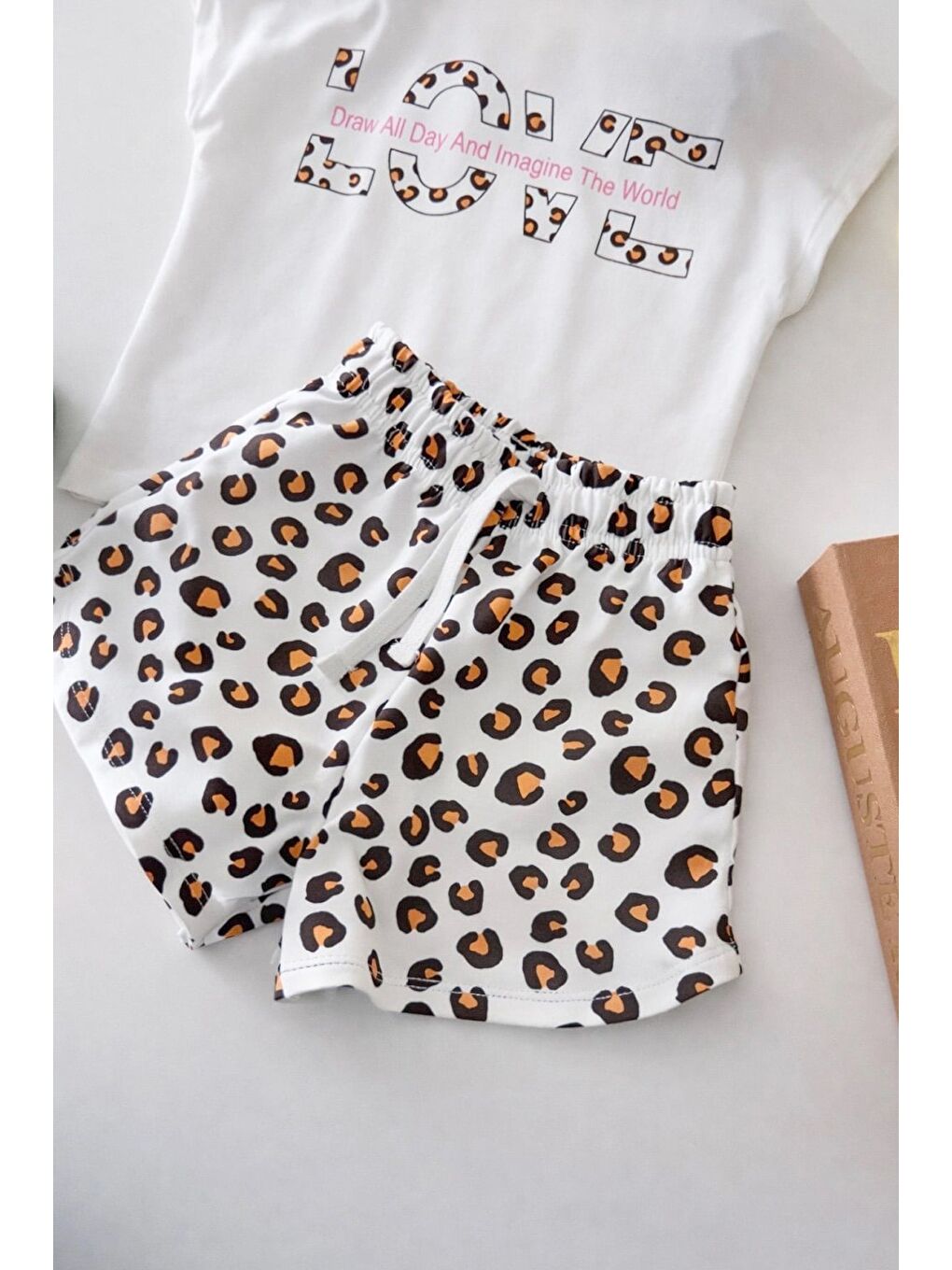 Kız Çocuk Pamuklu Ekru Baskılı T-Shirt Ve Leopar Desenli Şort Alt Üst Takım-3