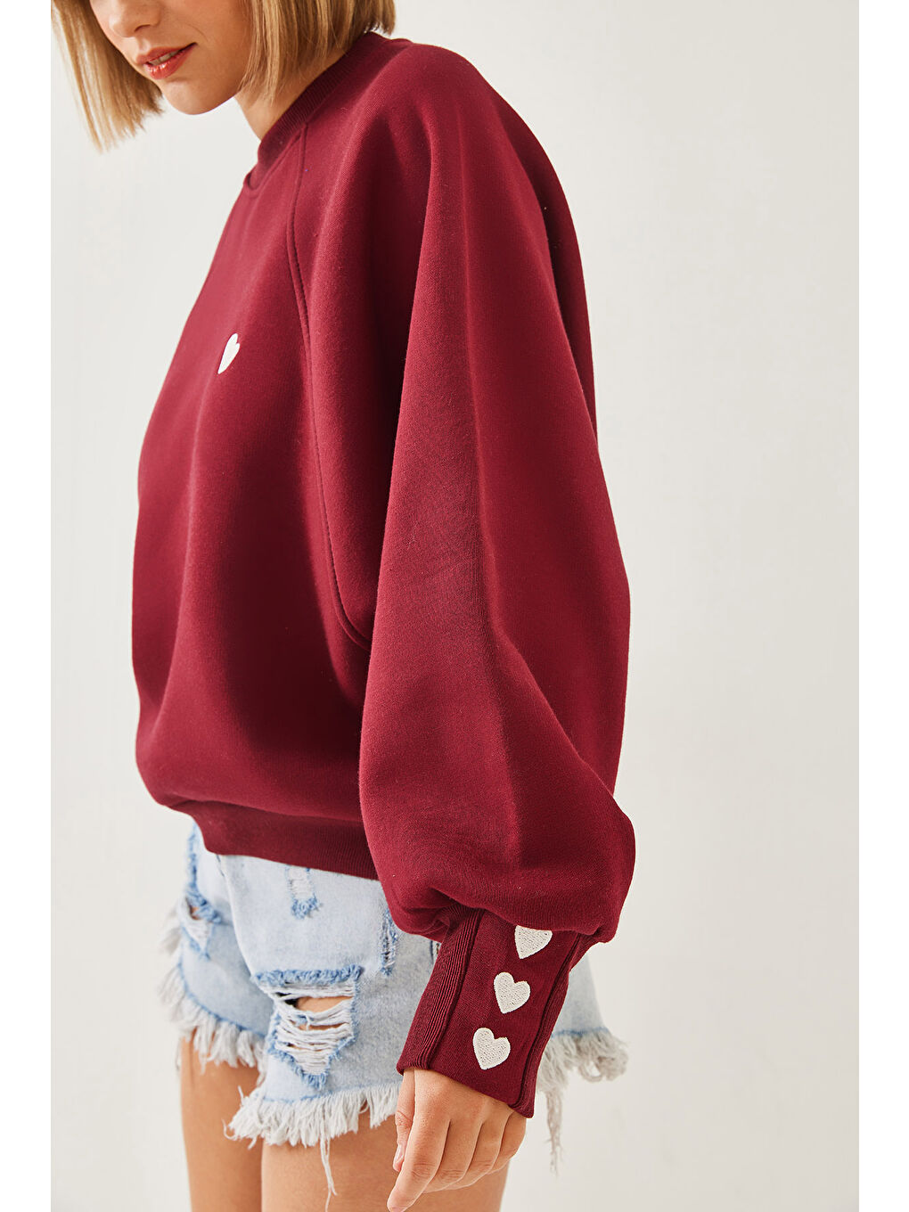 Bordo Kadın Bisiklet Yaka Kalp Nakışlı Üç İplik Şardonlu Sweatshirt-2