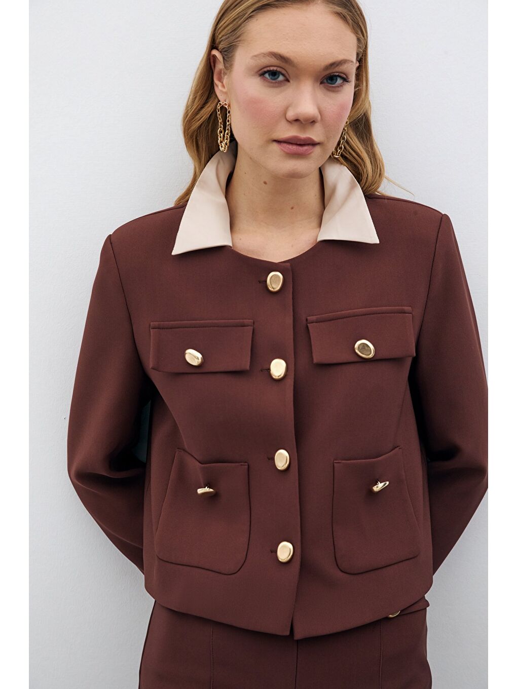 Kahverengi Düğmeli Kısa Ceket - Kahve