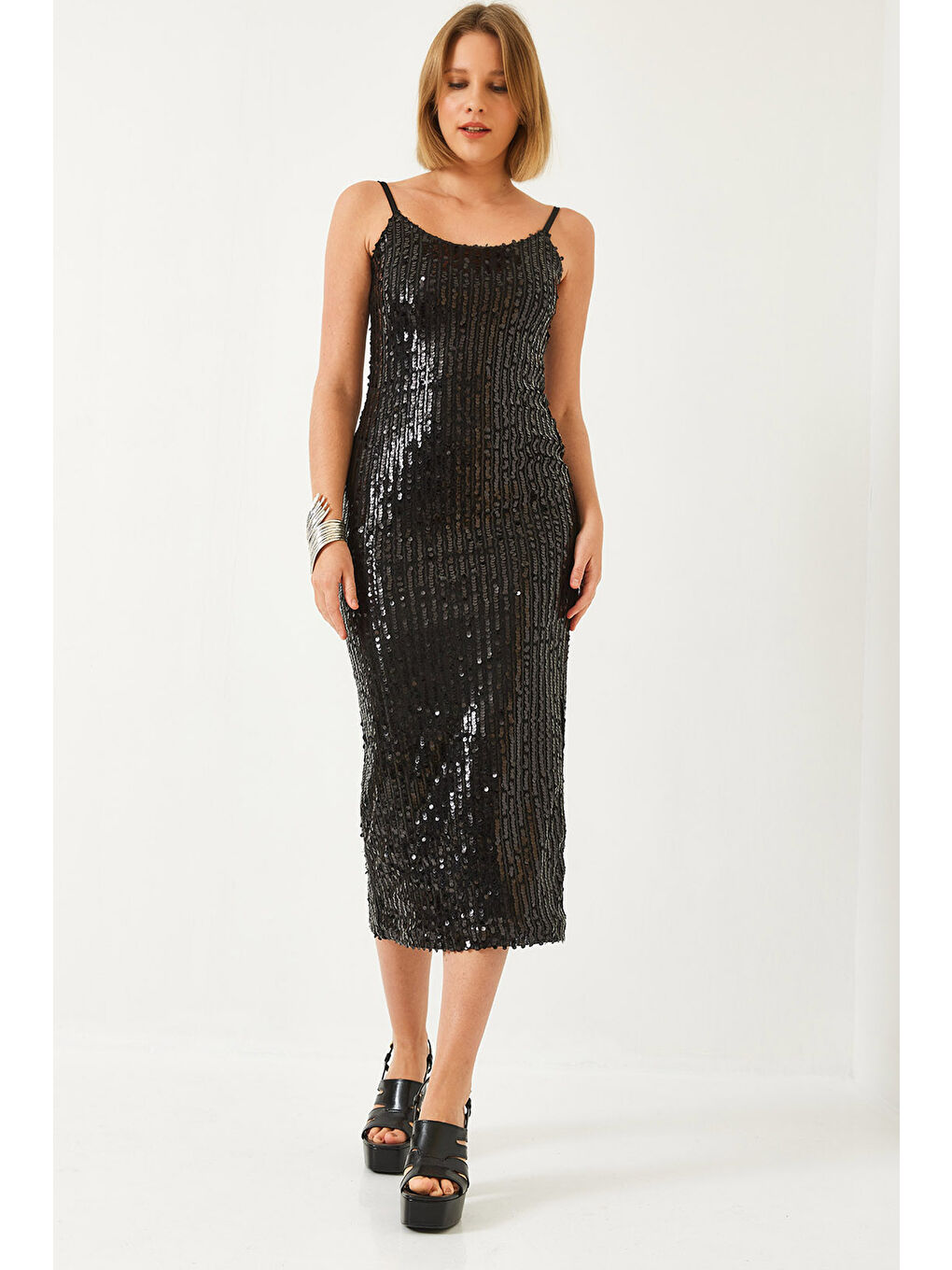 Siyah Kadın Pul Payetli Askılı Midi Boy Astarlı Elbise