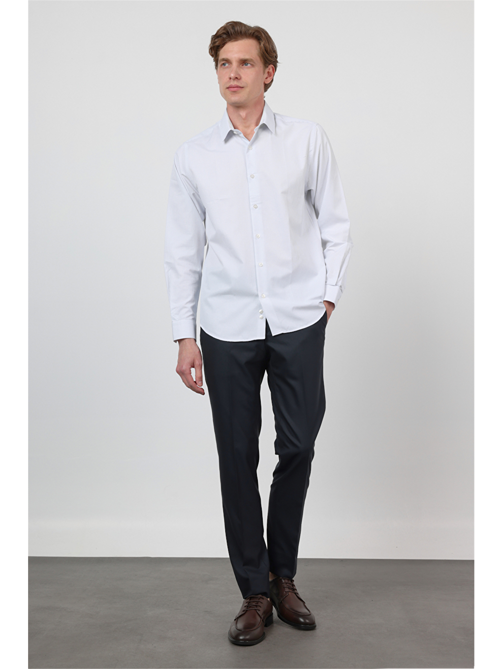 Beyaz Sert Yaka Uzun Kol Cepsiz Slim Fit Pamuklu Gömlek 1004260210-1