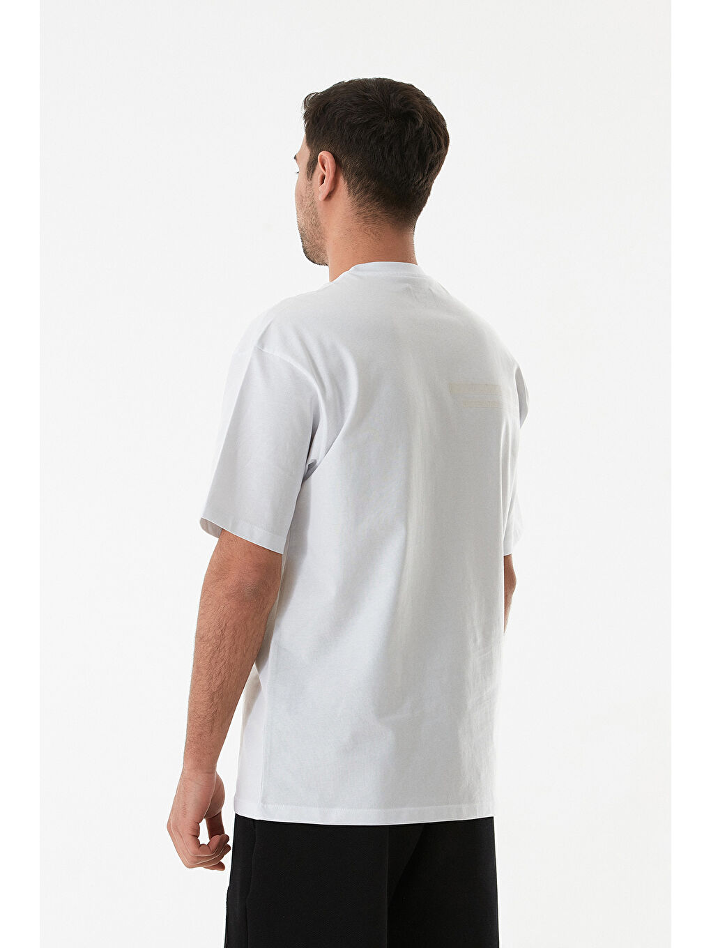 Beyaz Basic Tek Cepli Bisiklet Yaka Tişört-1