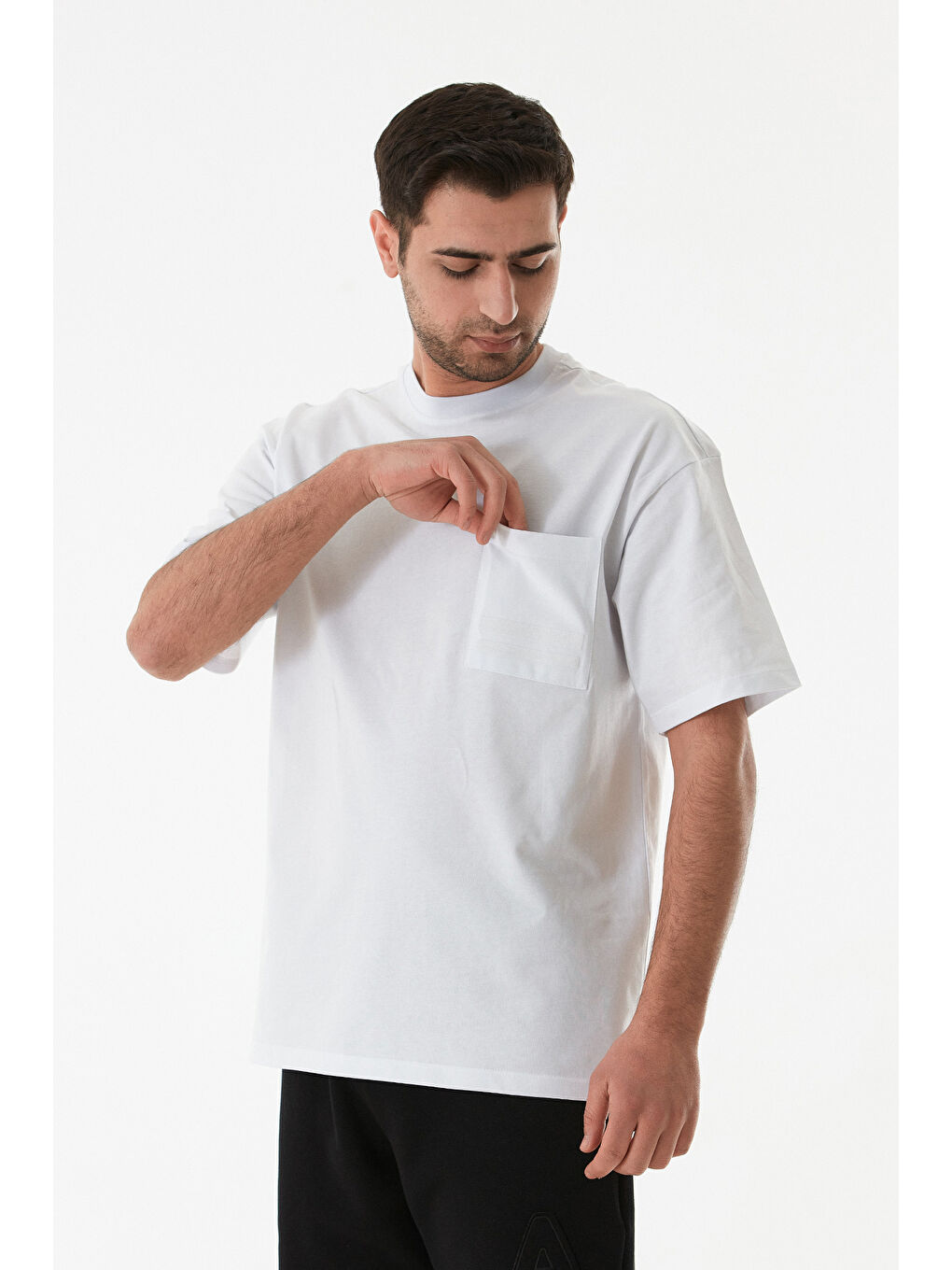 Beyaz Basic Tek Cepli Bisiklet Yaka Tişört-3