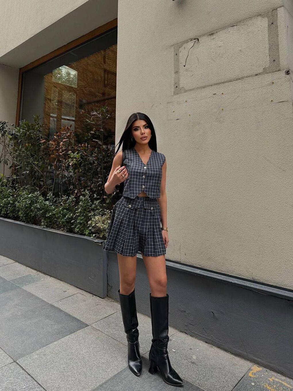 Lacivert Ekose Desenli Yelek & Pileli Mini Etek Takım – Modern Şehir Stili-1